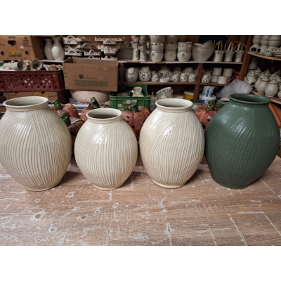 Váza - světle hnědá